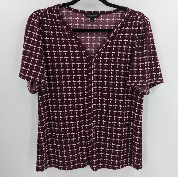Banana Republic Factory Tops - *Sold*BANANA REPUBLIC FACTORY V-neck Top